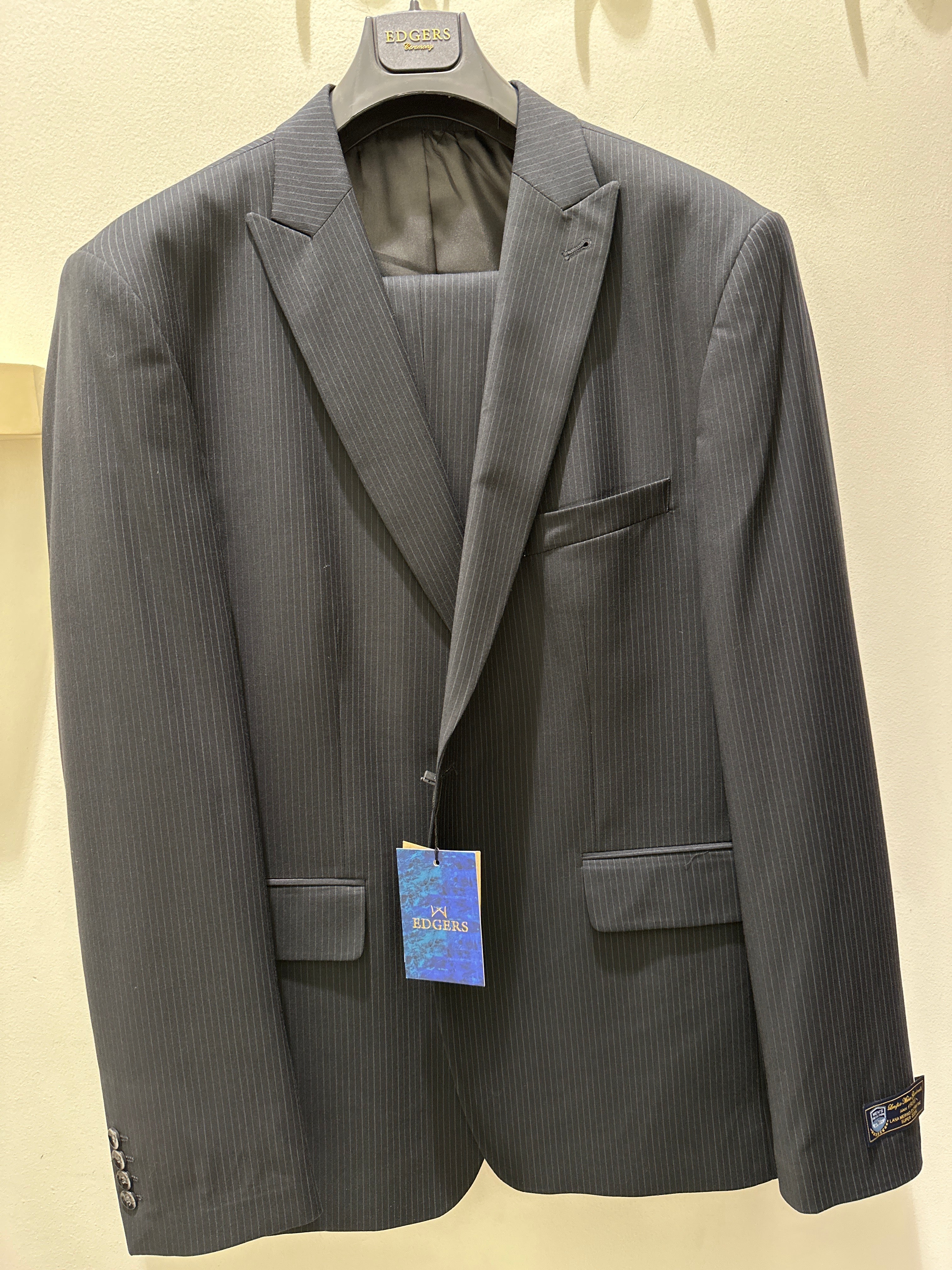 SUIT SR 251210221